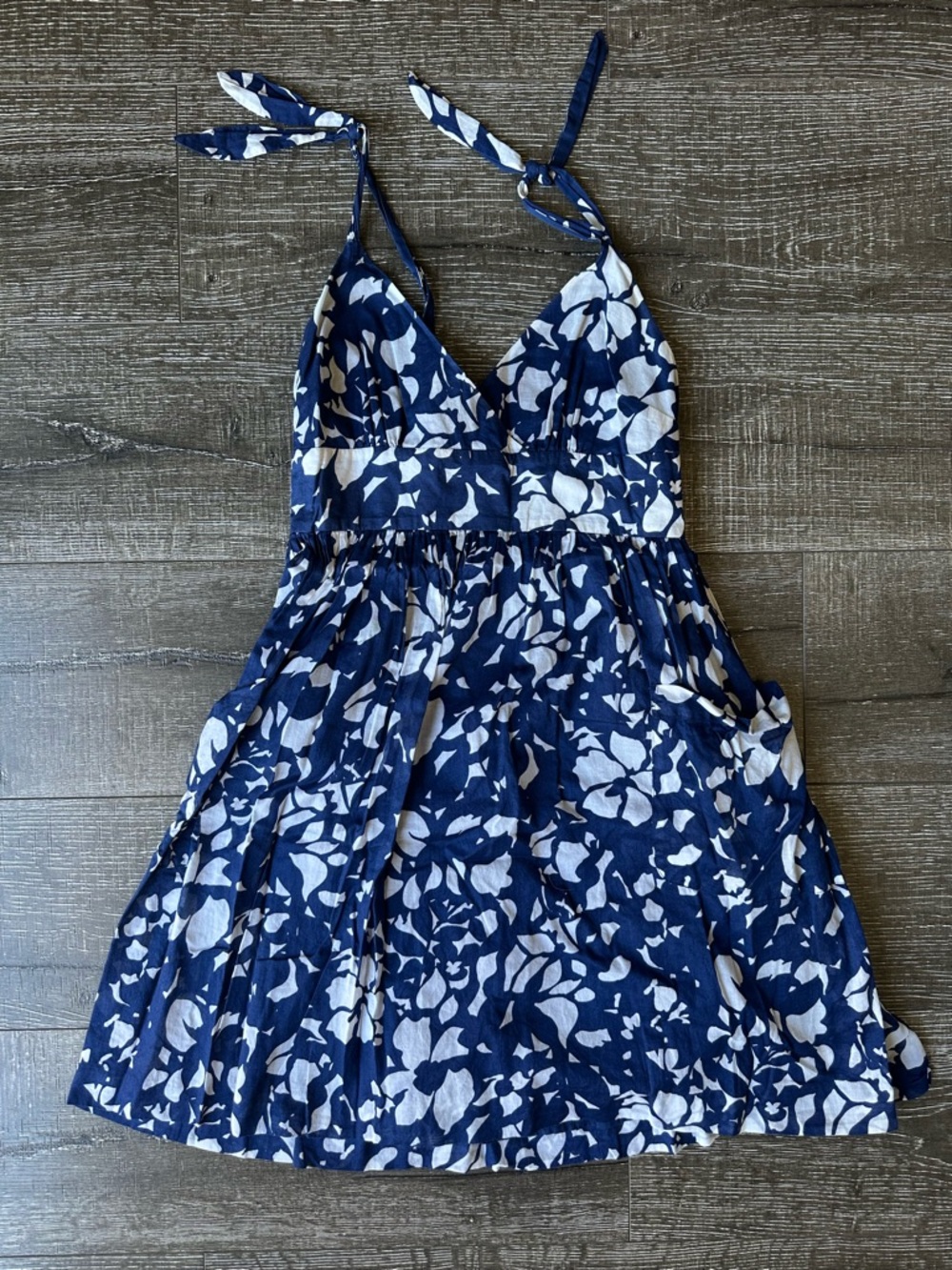 American Eagle Women’s Navy & White Floral Sundress 0